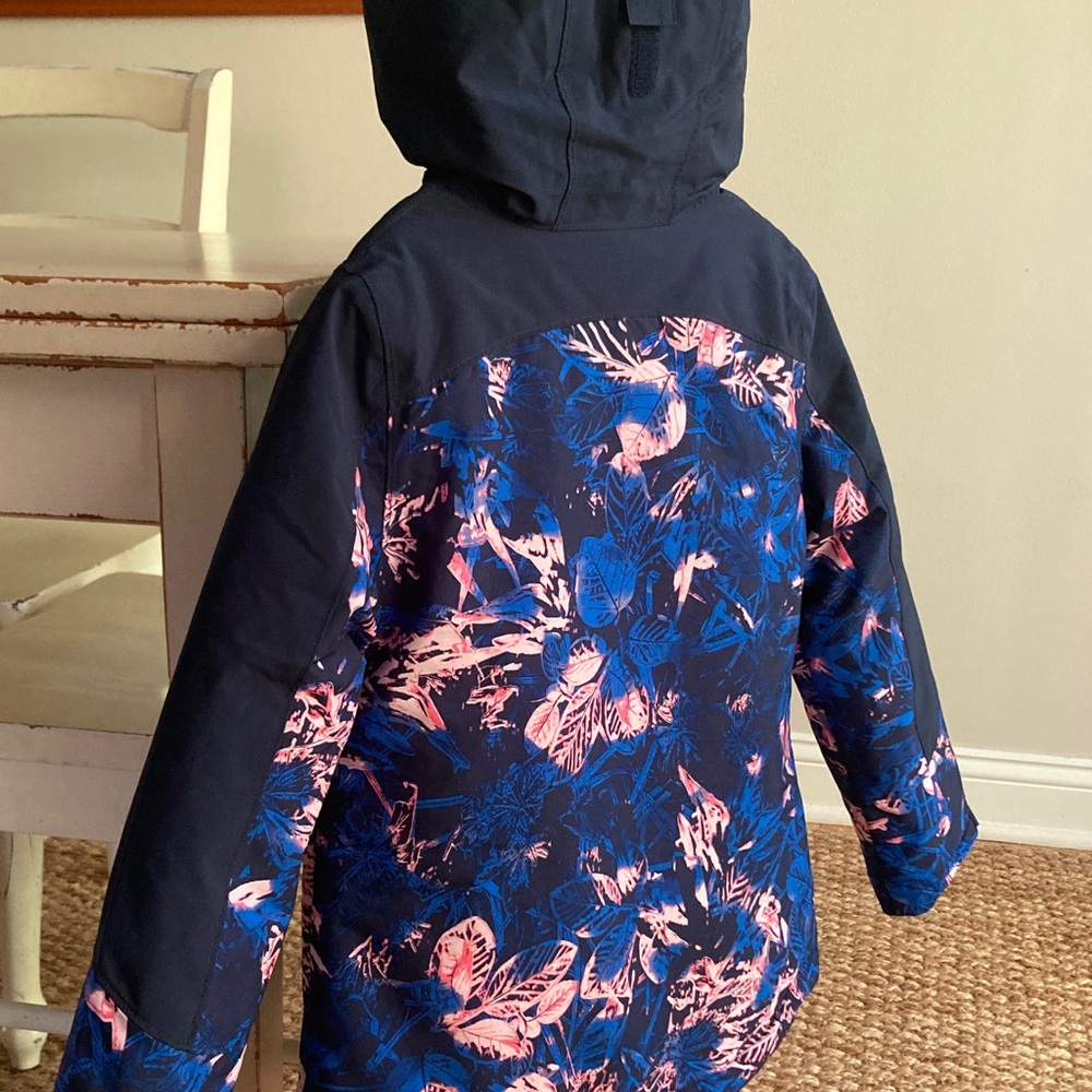 New: Under Armour Treetops Jacket. Size Small